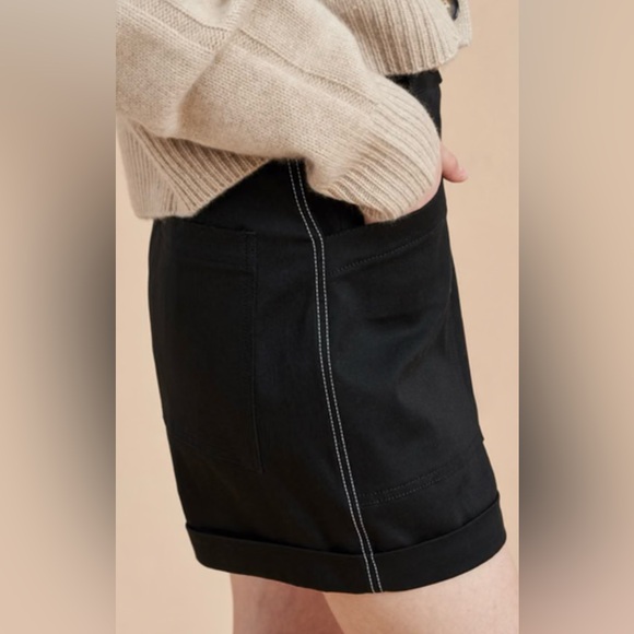 The Jane Canvas Shorts in Black size 4 - Picture 2 of 6
